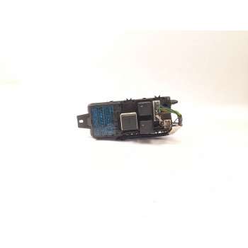 CAJA RELES / FUSIBLES MR318828 