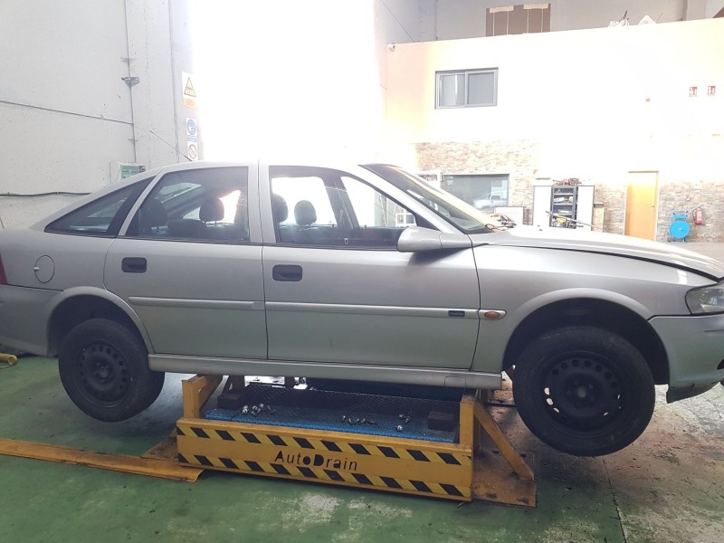 opel vectra b hatchback (j96) del año 2000