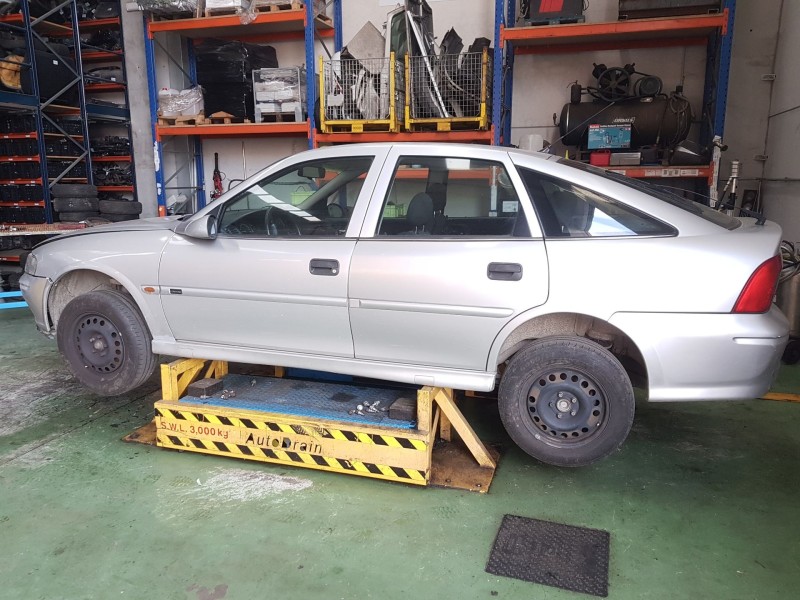 opel vectra b hatchback (j96) del año 2000