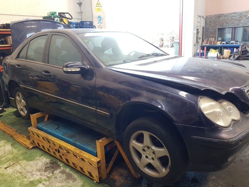 mercedes-benz clase c (w203) del año 2000
