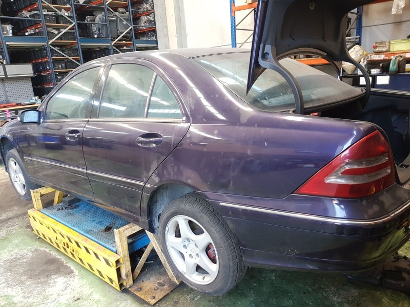 mercedes-benz clase c (w203) del año 2000
