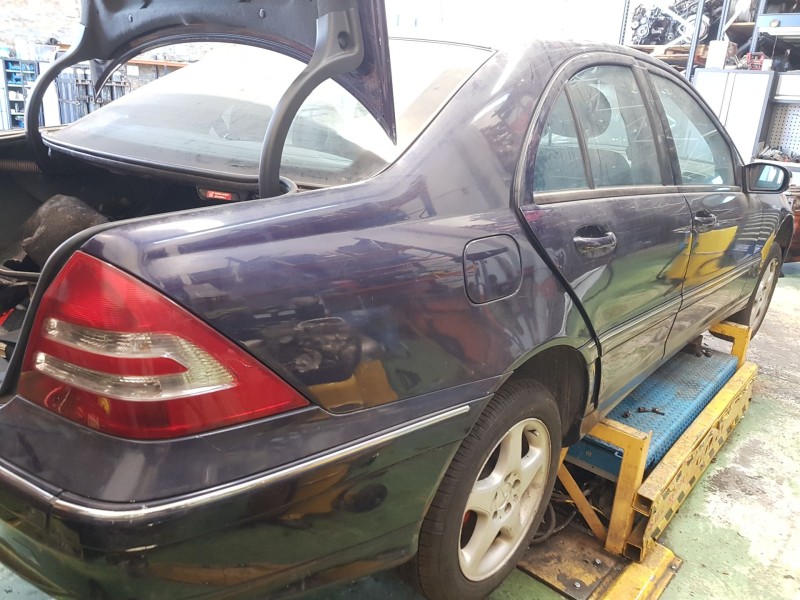 mercedes-benz clase c (w203) del año 2000
