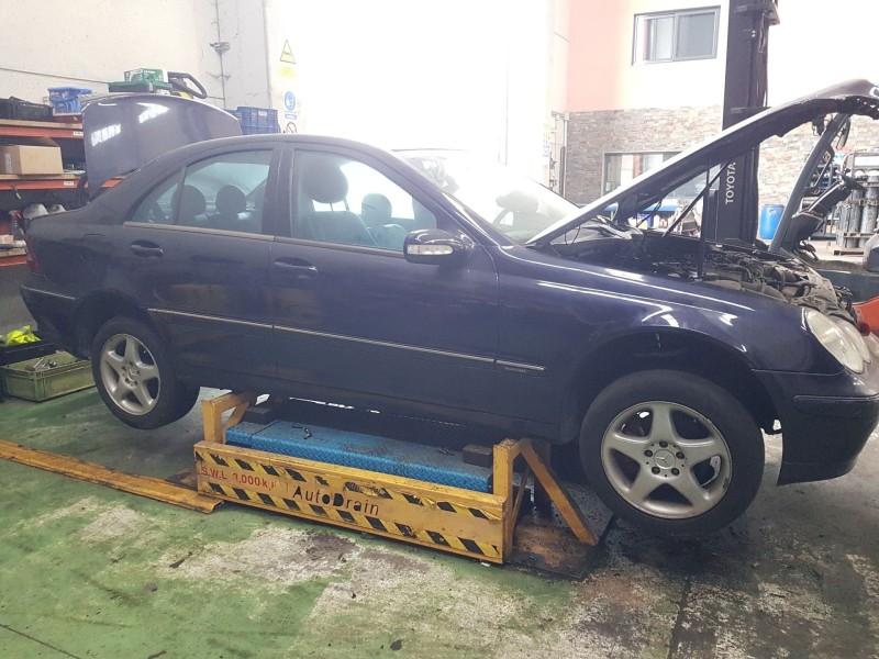mercedes-benz clase c (w203) del año 2000