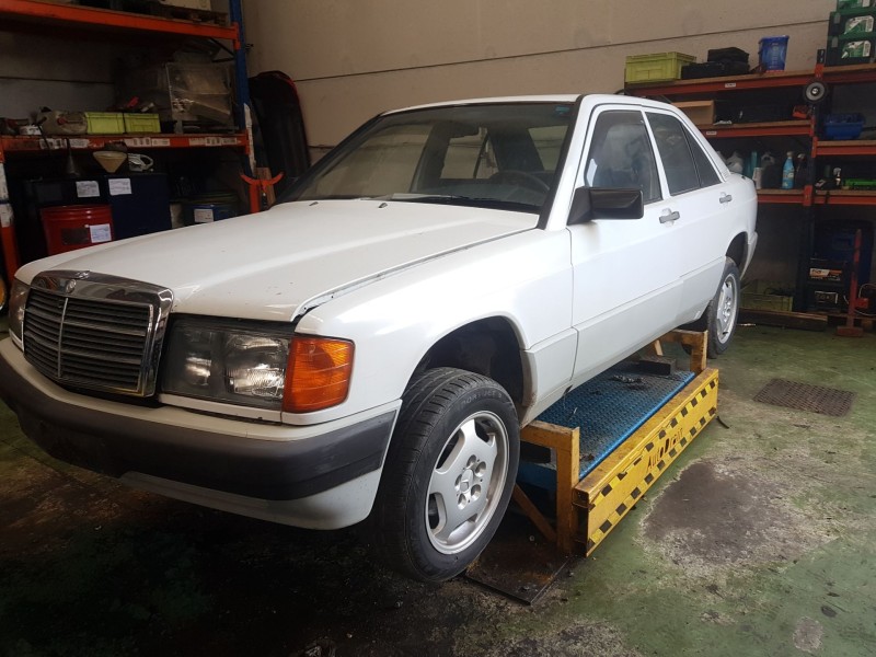 mercedes-benz 190 (w201) del año 1988