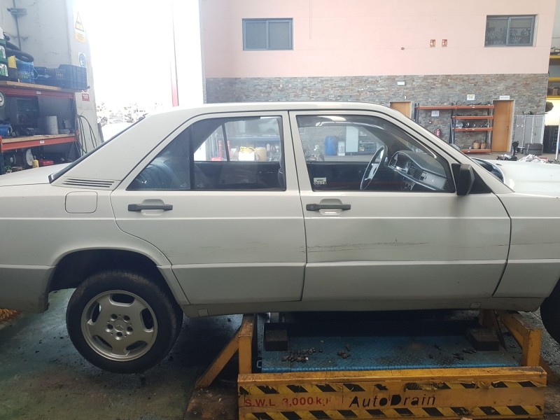 mercedes-benz 190 (w201) del año 1988