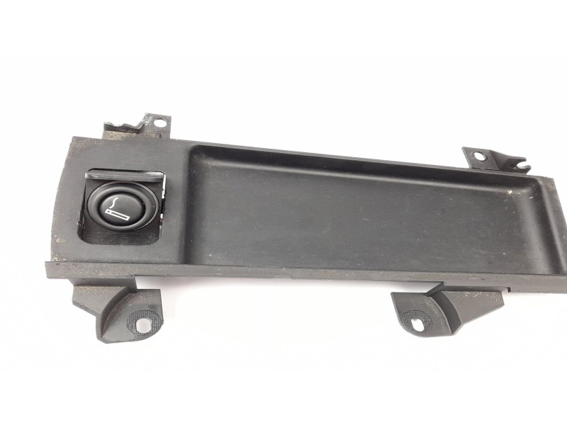 Recambio de cenicero para bmw serie 5 berlina (e39) 2.5 525d referencia OEM IAM 51168159694  