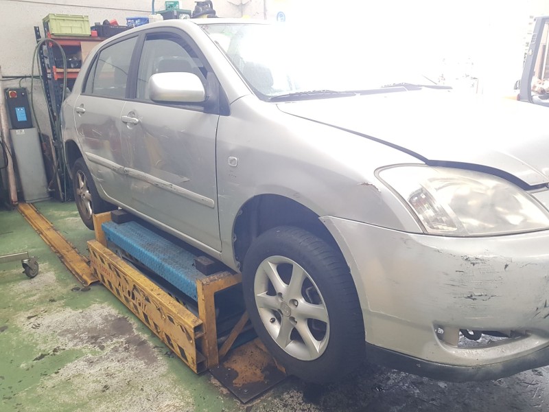 toyota corolla (_e12_) del año 2003