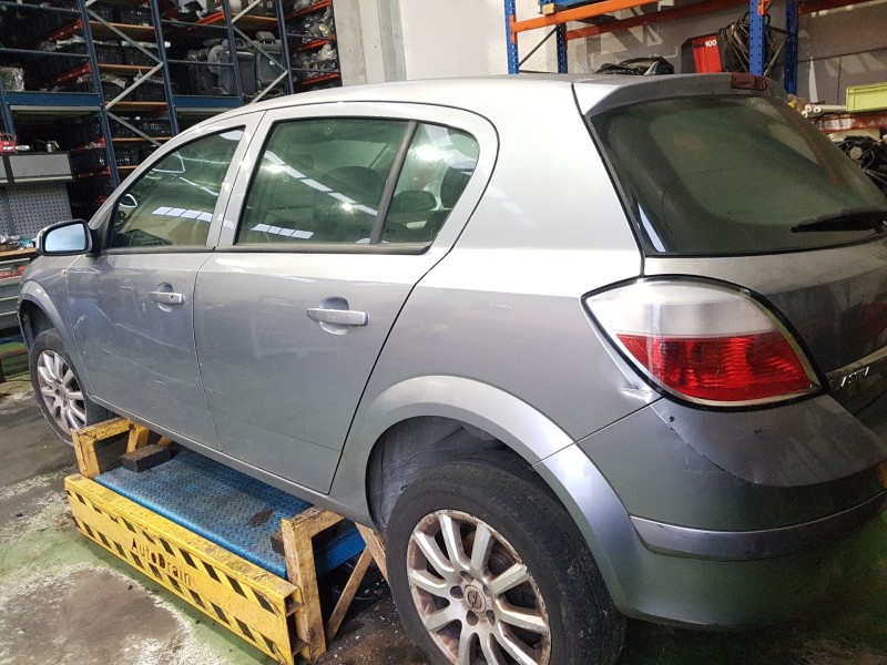 opel astra h (a04) del año 2004