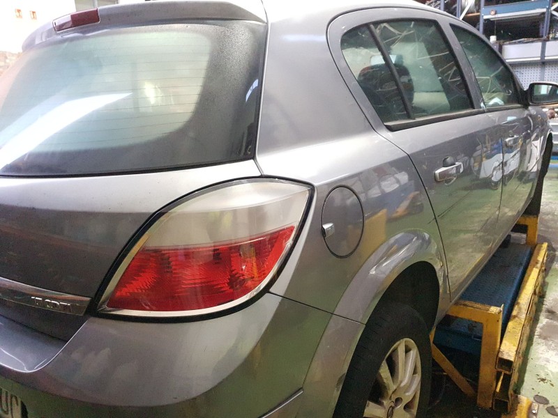 opel astra h (a04) del año 2004