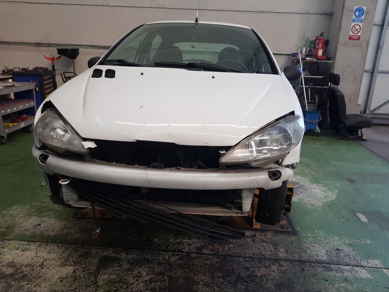 peugeot 206 berlina del año 1999