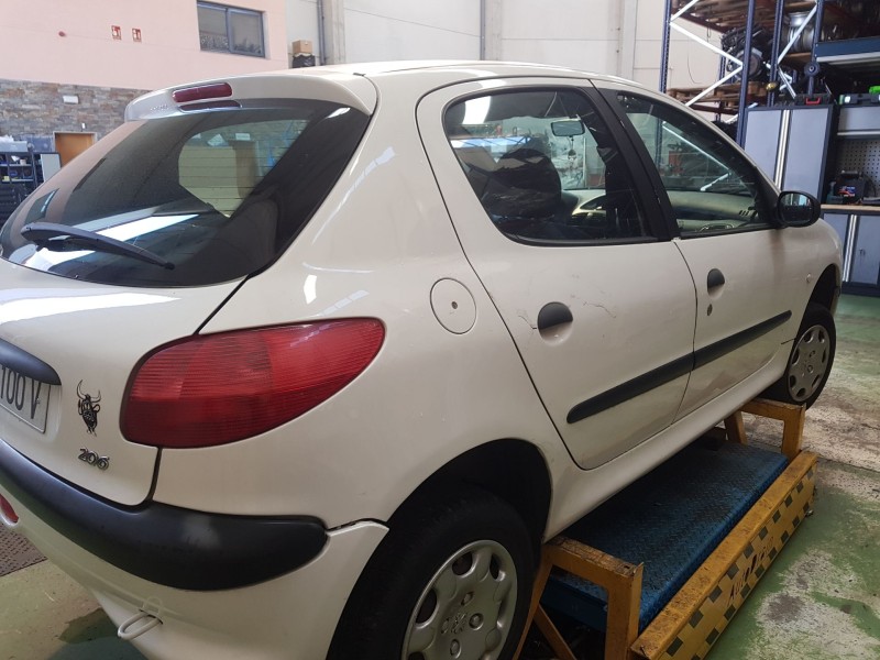 peugeot 206 berlina del año 1999
