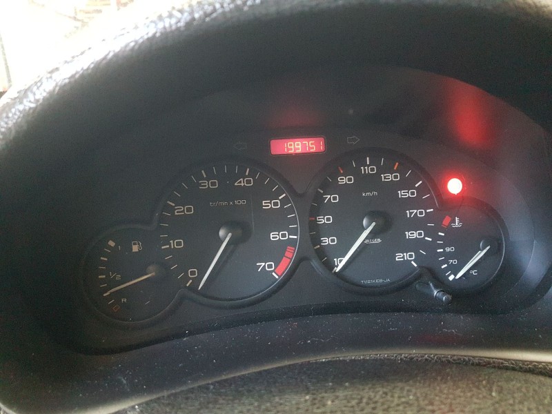 peugeot 206 berlina del año 1999