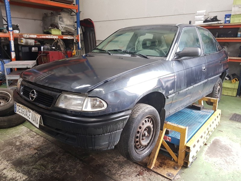 opel astra f classic sedán del año 1997