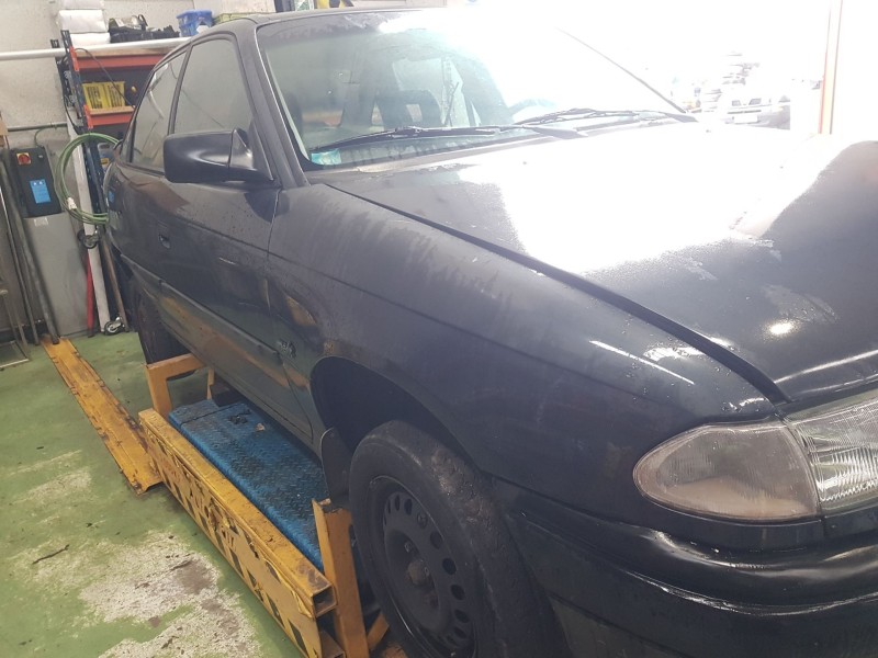 opel astra f classic sedán del año 1997