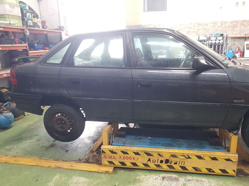 opel astra f classic sedán del año 1997