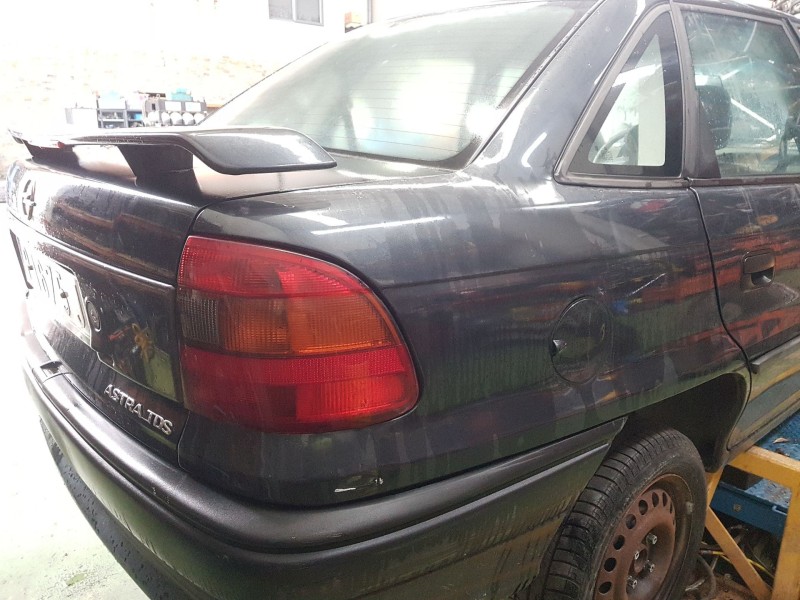 opel astra f classic sedán del año 1997