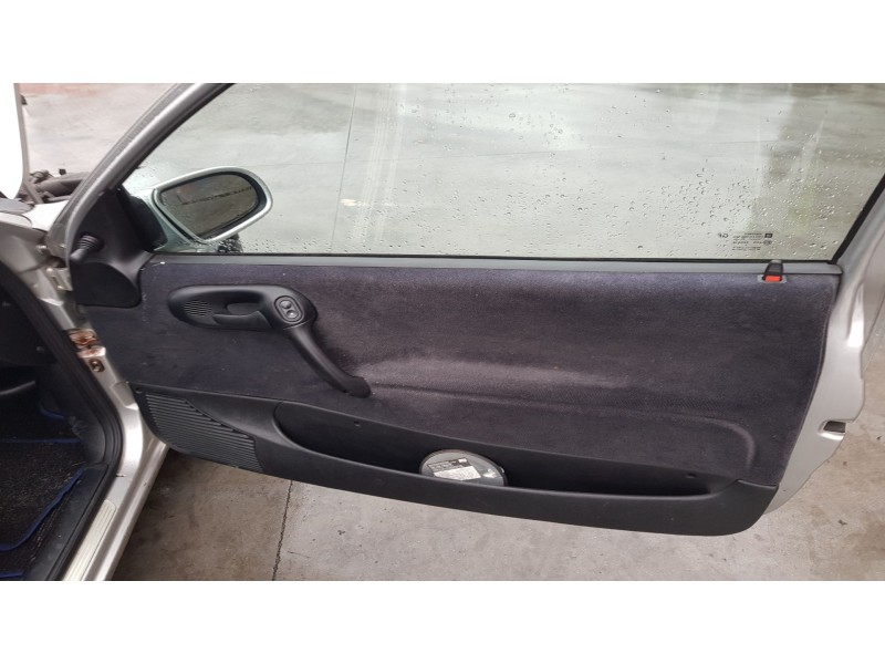 opel corsa b del año 2000