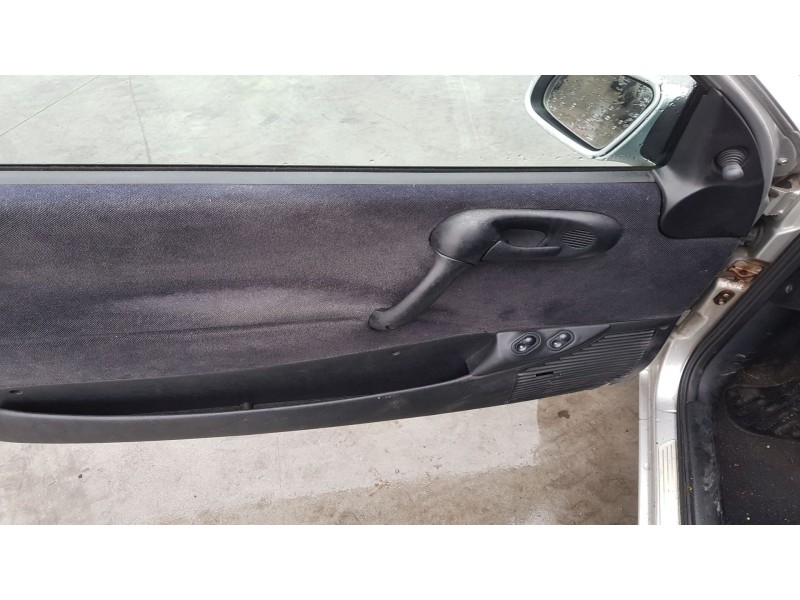 opel corsa b del año 2000