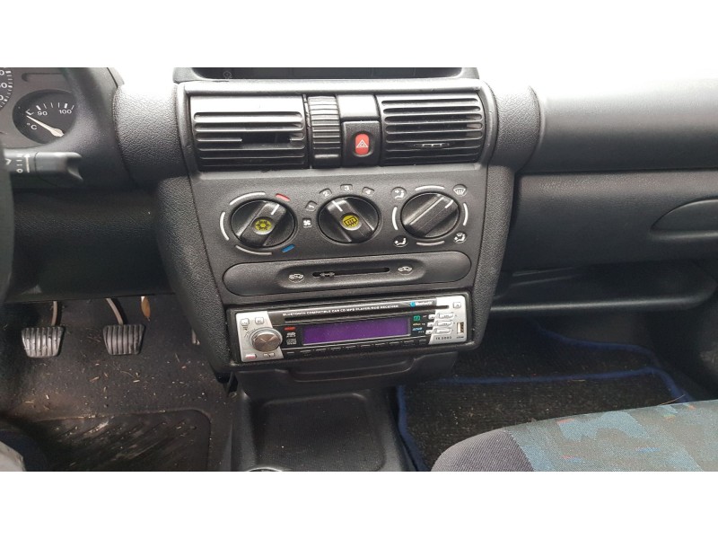 opel corsa b del año 2000