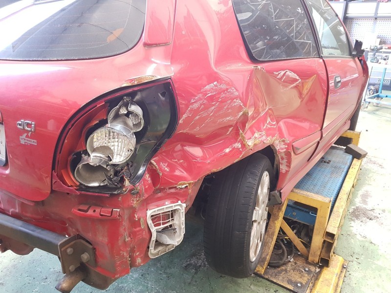nissan almera ii hatchback (n16) del año 2003