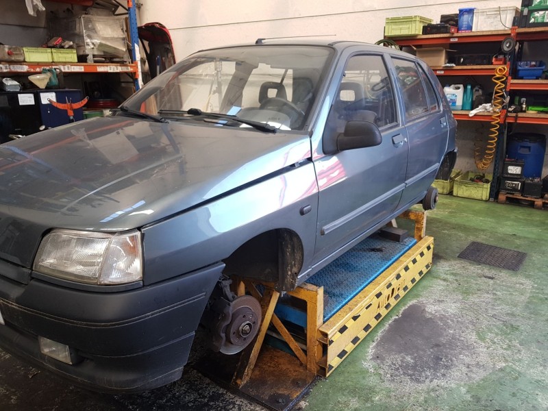 renault clio i (b/c57_, 5/357_) del año 1990