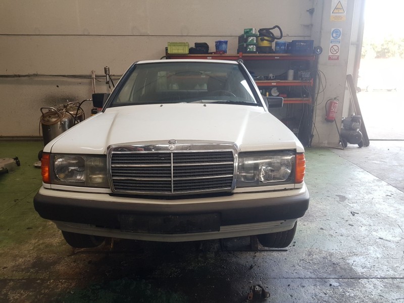 mercedes-benz 190 (w201) del año 1985