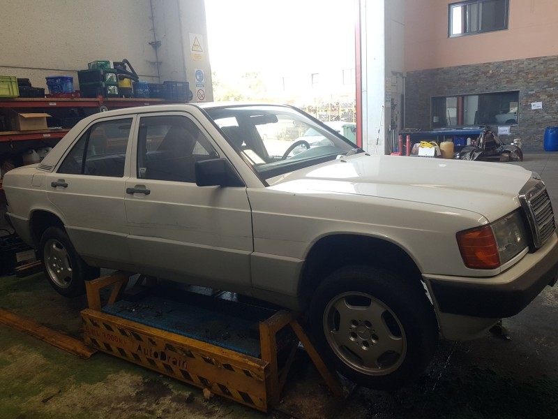 mercedes-benz 190 (w201) del año 1985