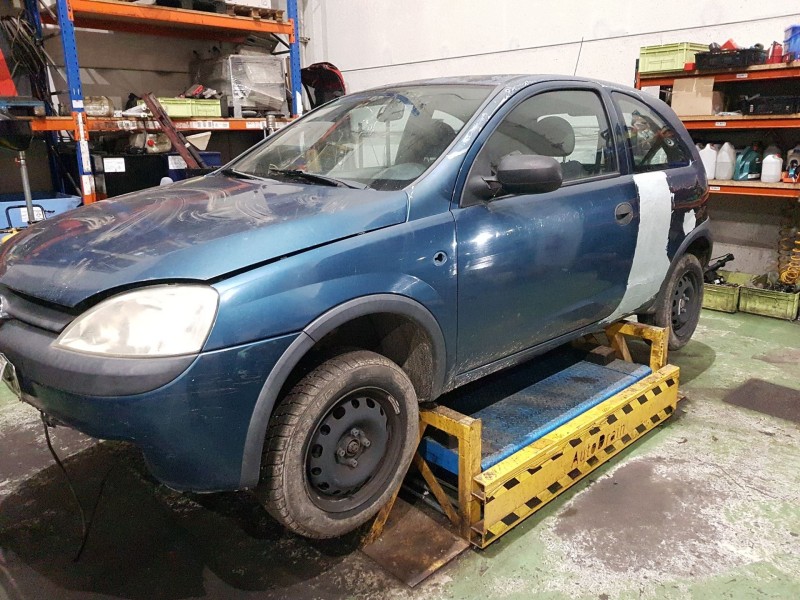 opel corsa c (x01) del año 2000