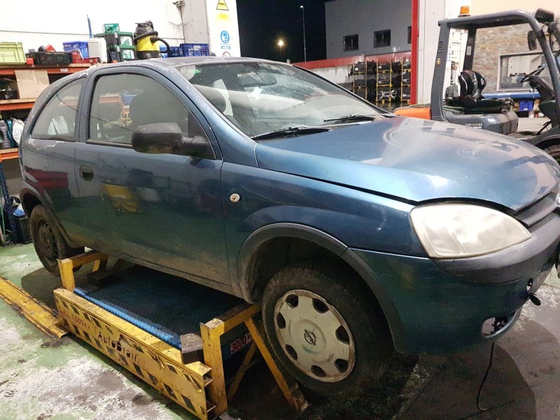 opel corsa c (x01) del año 2000