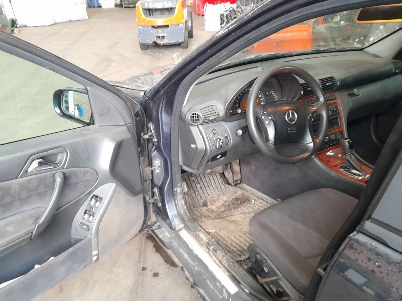 mercedes-benz clase c (w203) del año 2001