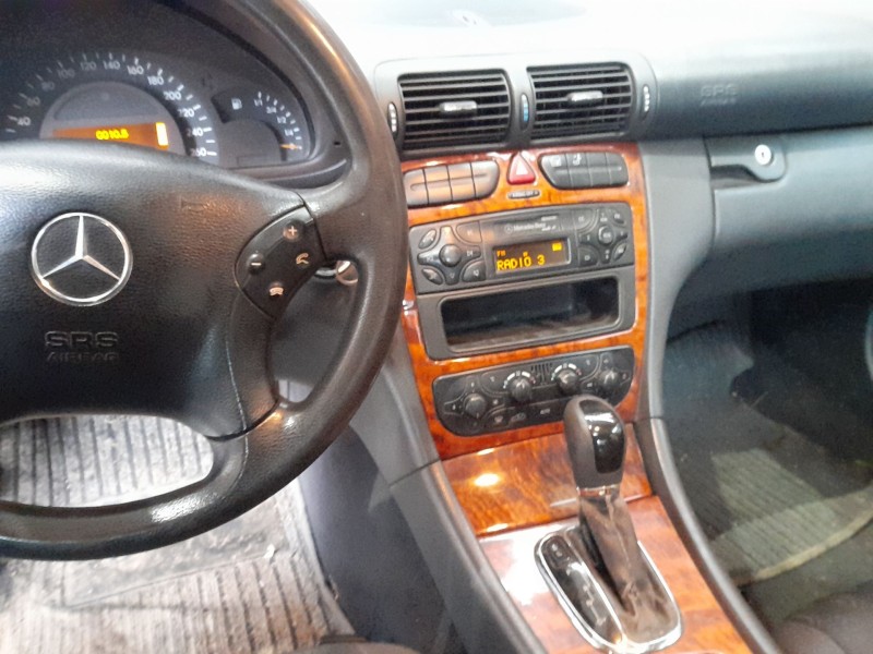 mercedes-benz clase c (w203) del año 2001