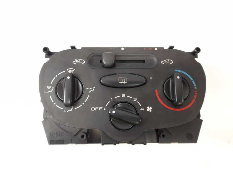 Recambio de mando climatizador para peugeot 206 berlina xr referencia OEM IAM 1068901  
