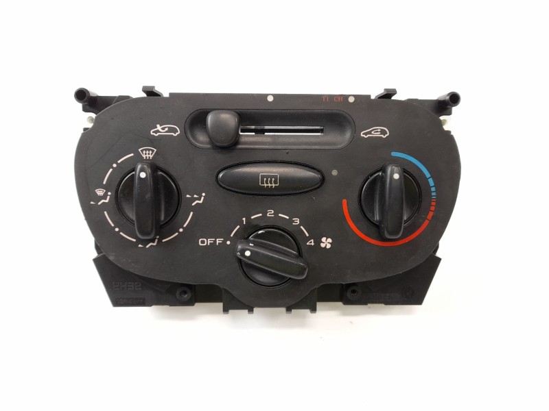 Recambio de mando climatizador para peugeot 206 berlina xr referencia OEM IAM 1068901  
