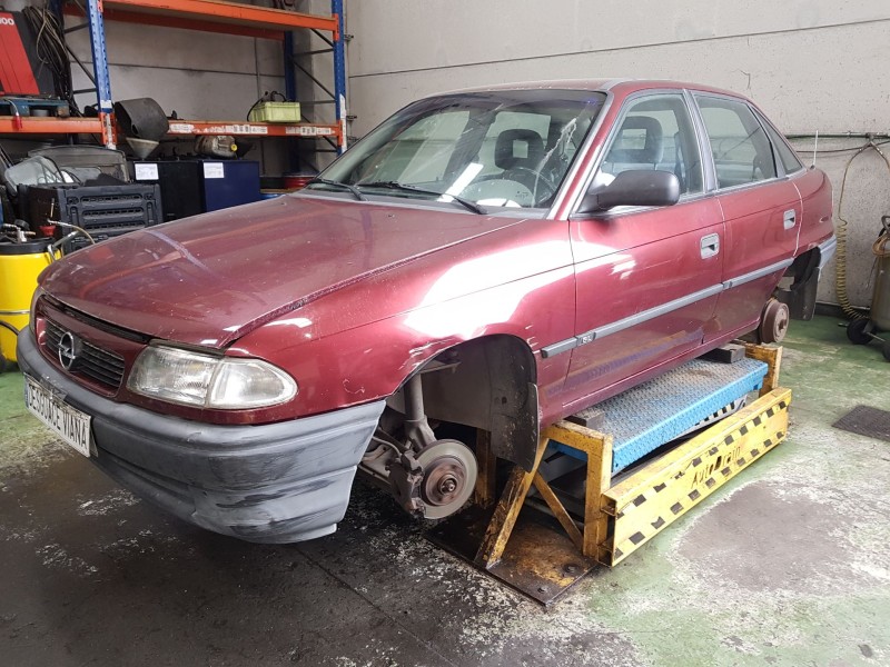 opel astra f sedán (t92) del año 1995