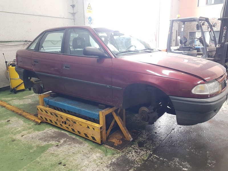 opel astra f sedán (t92) del año 1995