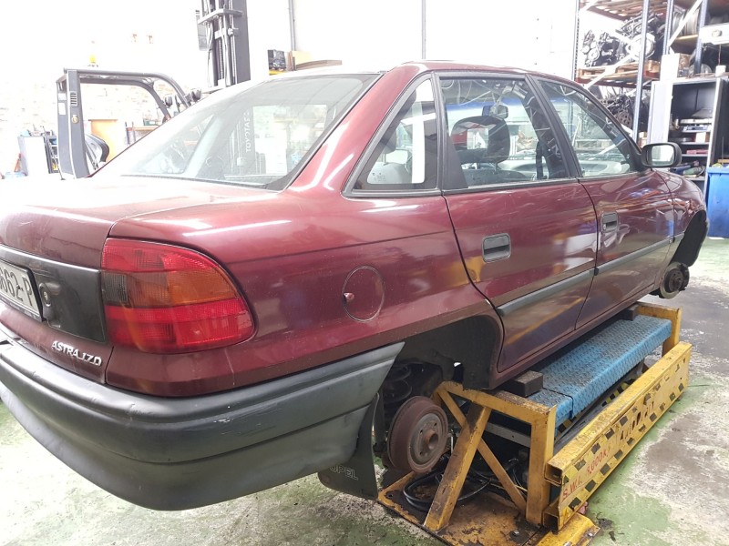 opel astra f sedán (t92) del año 1995