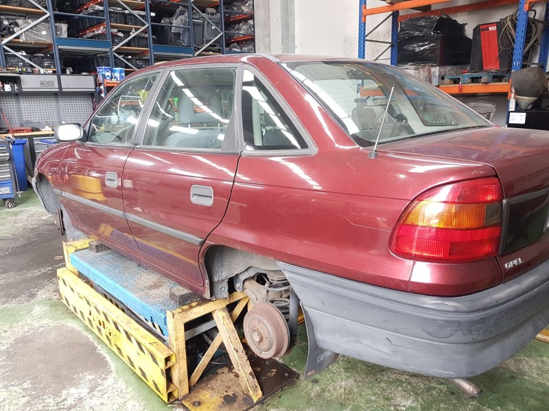 opel astra f sedán (t92) del año 1995