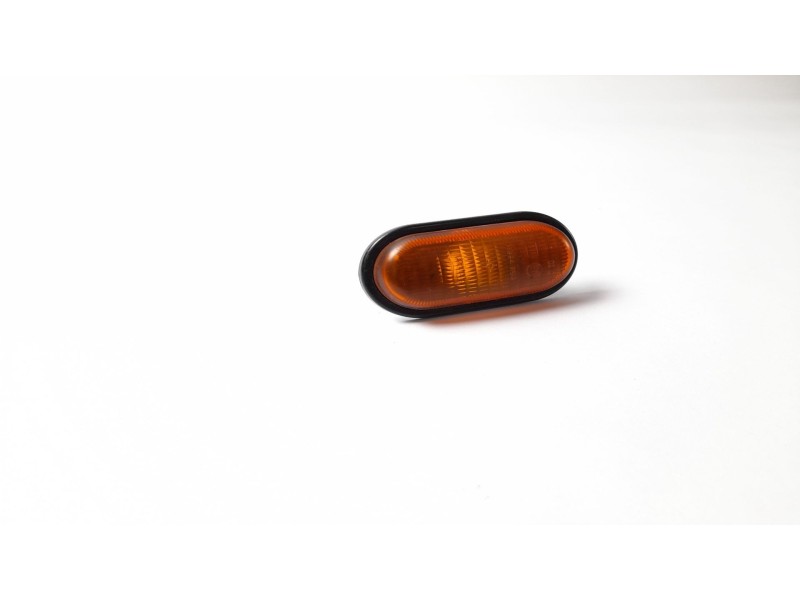 Recambio de piloto lateral izquierdo para opel movano furgón (f9) 2.8 dti referencia OEM IAM 7700847333  
