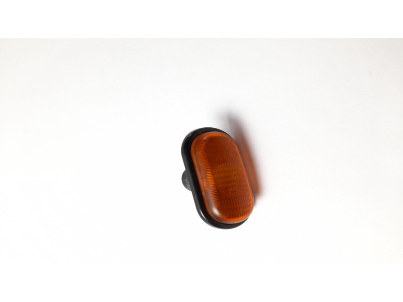 Recambio de piloto lateral izquierdo para opel movano furgón (f9) 2.8 dti referencia OEM IAM 7700847333  
