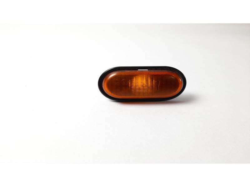 Recambio de piloto lateral derecho para opel movano furgón (f9) 2.8 dti referencia OEM IAM 7700847333  