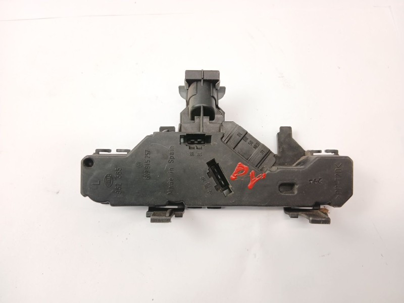 Recambio de portalamparas para volkswagen polo iii (6n1) 50 1.0 referencia OEM IAM   