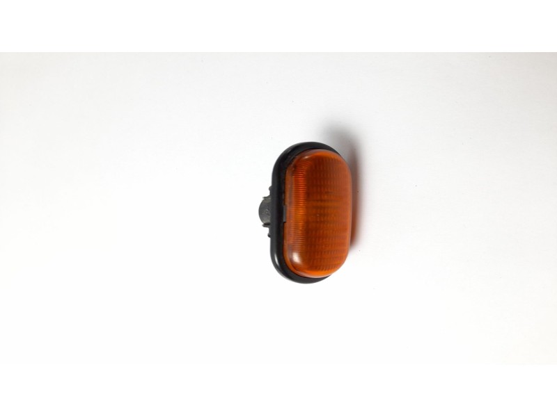Recambio de piloto lateral derecho para opel movano furgón (f9) 2.8 dti referencia OEM IAM 7700847333  