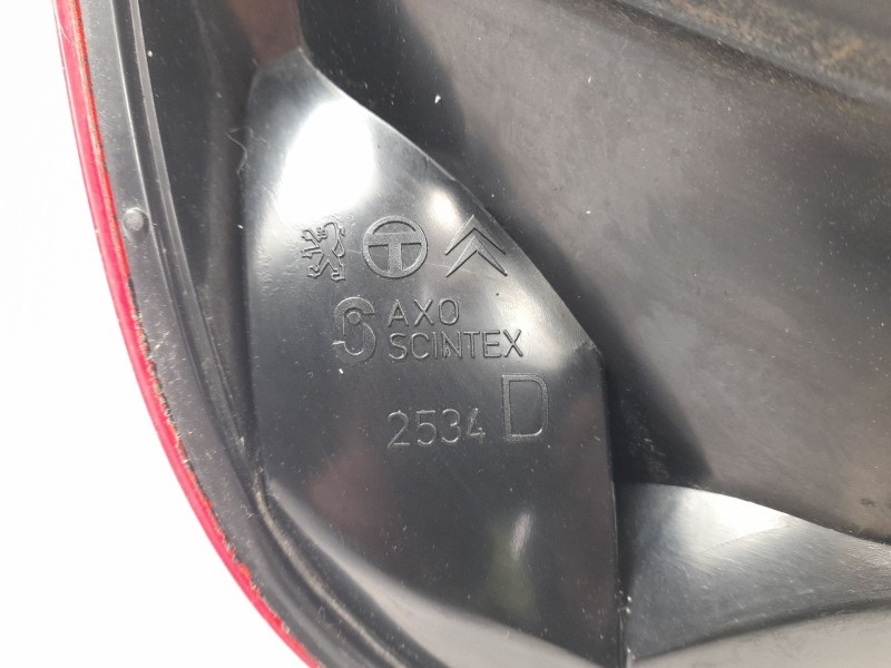 Recambio de piloto trasero derecho para citroën citroën xsara (n1) 1.9 d referencia OEM IAM 2534D  