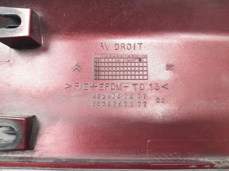 Recambio de moldura para citroën citroën xsara (n1) 1.9 d referencia OEM IAM 9639767577  