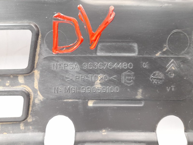 Recambio de rejilla delantera para citroën citroën xsara (n1) 1.9 d referencia OEM IAM 9636764480  