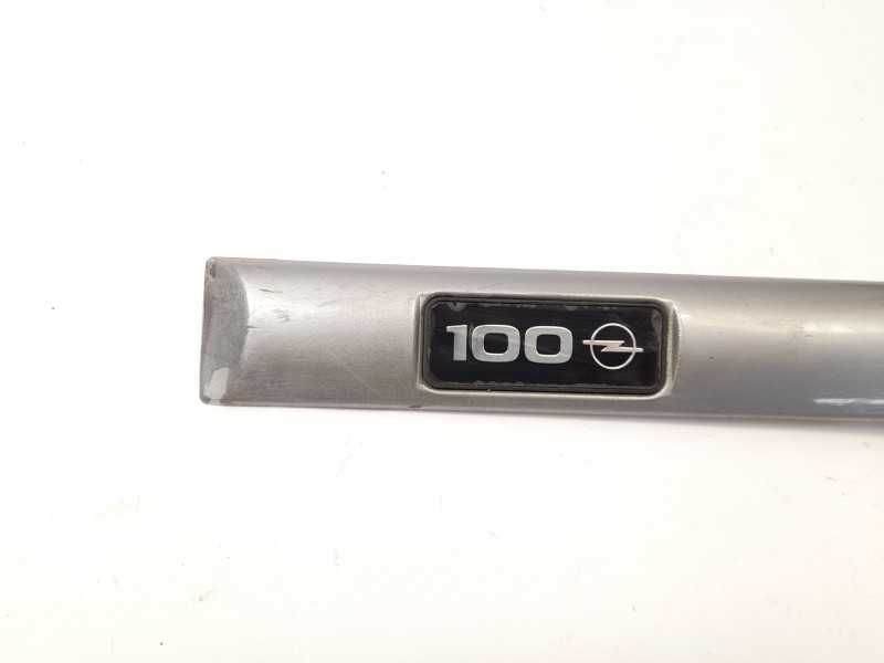 Recambio de moldura para opel vectra b hatchback (j96) 2.0 dti 16v (f68) referencia OEM IAM 90586905  