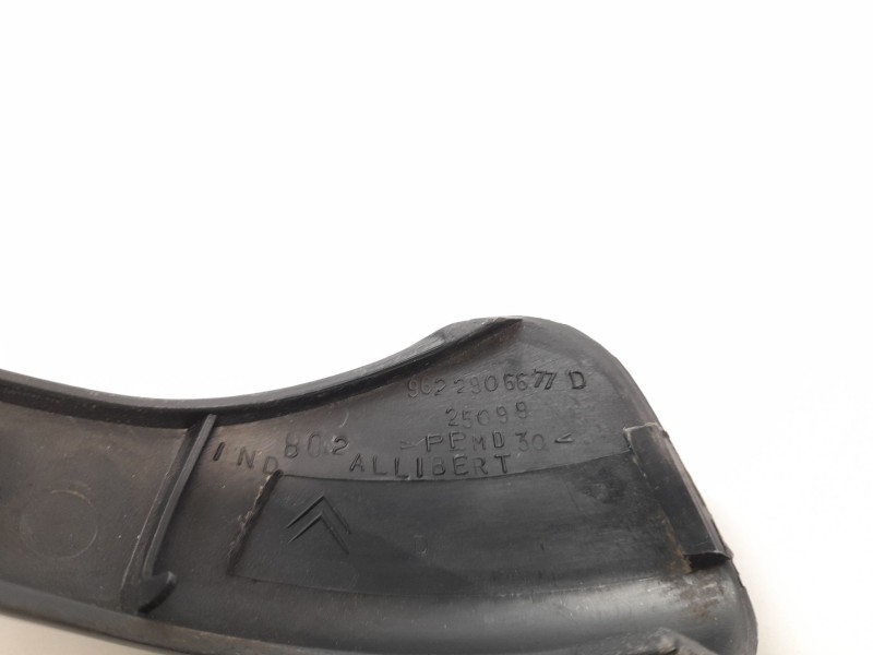 Recambio de moldura para peugeot partner monospace (5_, g_) 1.9 d referencia OEM IAM 9622906677  