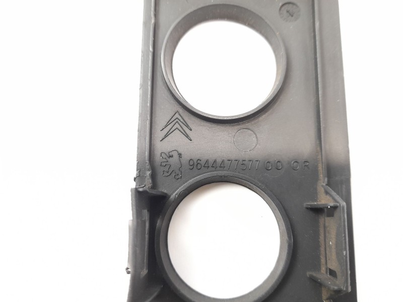 Recambio de moldura para peugeot partner monospace (5_, g_) 1.9 d referencia OEM IAM 9644477577  