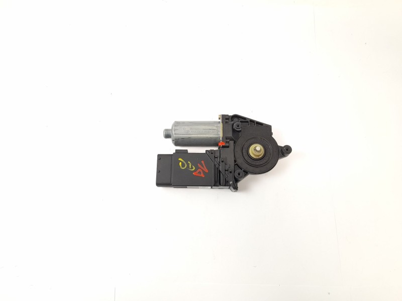 Recambio de motor elevalunas delantero derecho para volkswagen passat berlina (3b2) 1.8 referencia OEM IAM 0130821694  