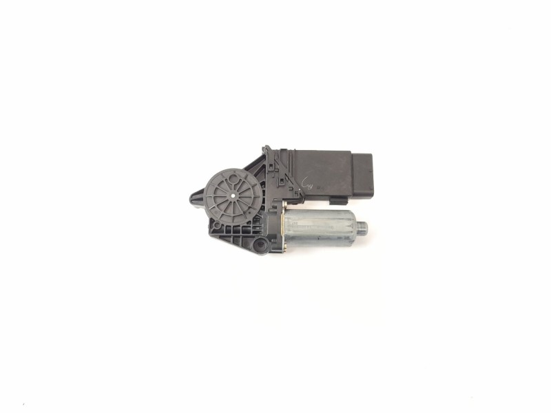 Recambio de motor elevalunas delantero izquierdo para volkswagen passat berlina (3b2) 1.8 referencia OEM IAM 0130821695  